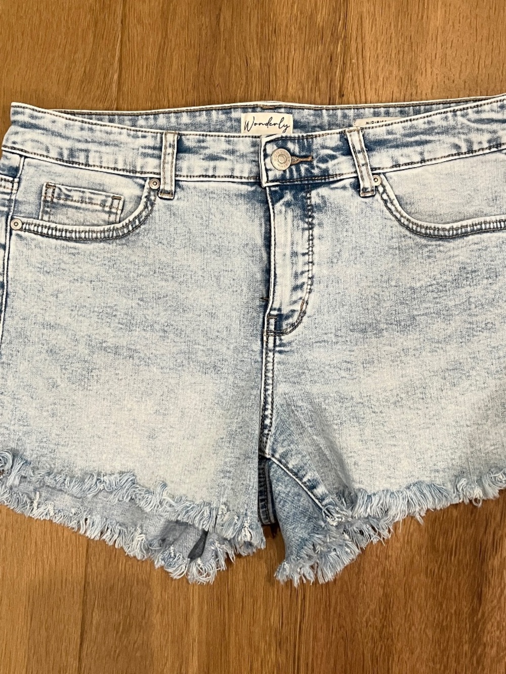 Wonderly size 8 cut off shorts